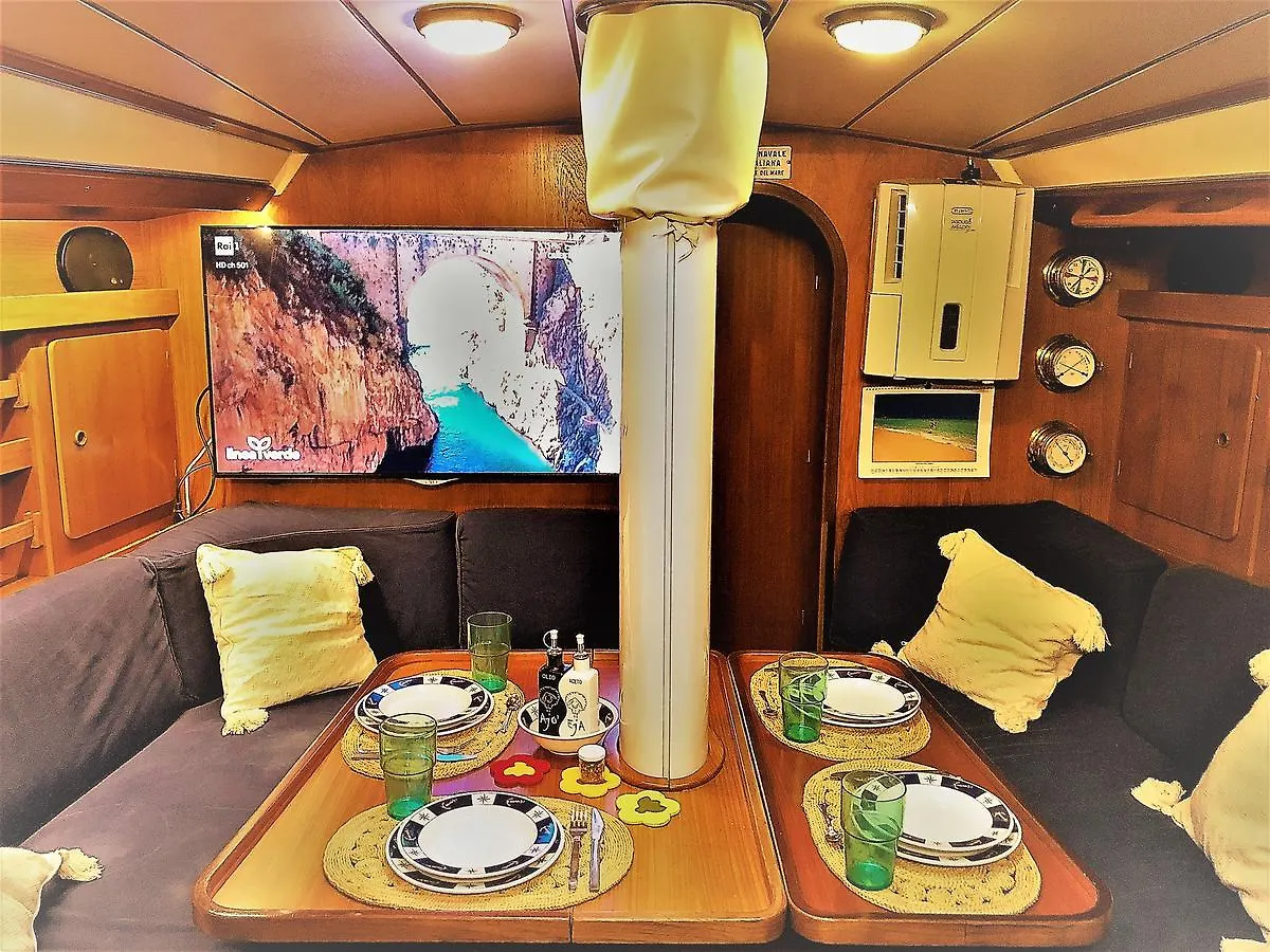 Отель Rama III Sail Boat Comet 420 Кальяри Ботель